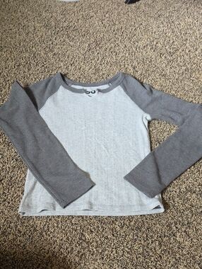 SO Girls' Two-Tone Long Sleeve Raglan Tee in Light Gray and Charcoal